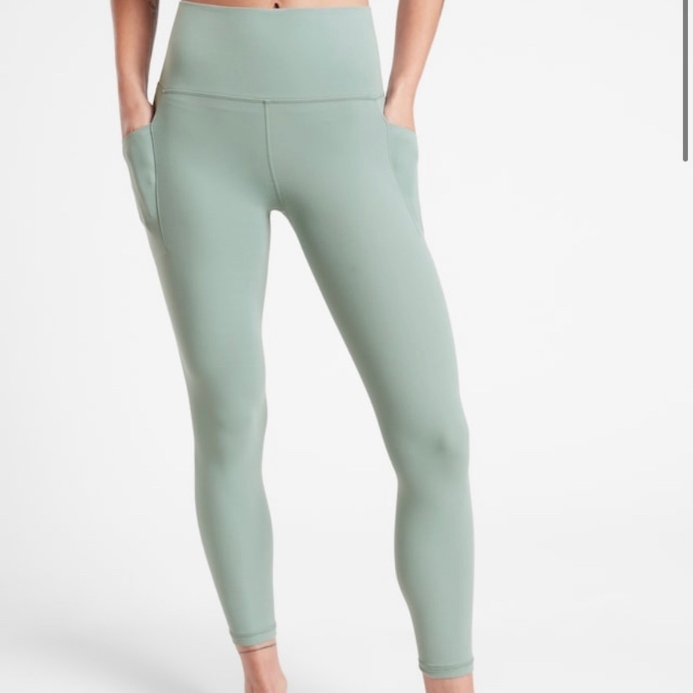 Athleta Salutation Stash Pocket ii 7/8 Leggings